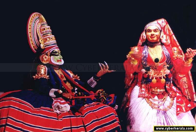 Kalamandalam Gopi & Kudamaloor Muraleekrishnan as Bahukan & Thozhi in Nalacharitham Naalaam Divasam