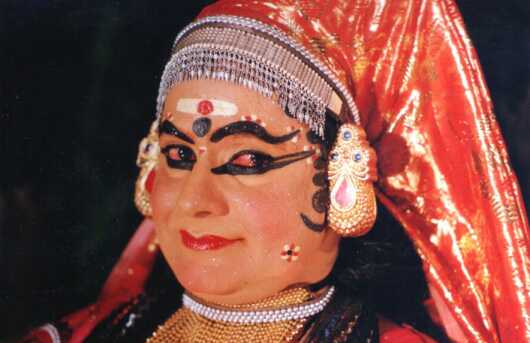 Kalluvazhi Vasu as Damayanthi in Nalacharitham Onnam Divasam
