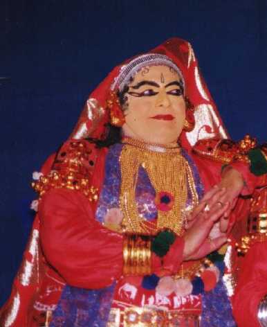 Mathoor Govindan Kutty as Damayanthi in Nalacharitham Onnam Divasam